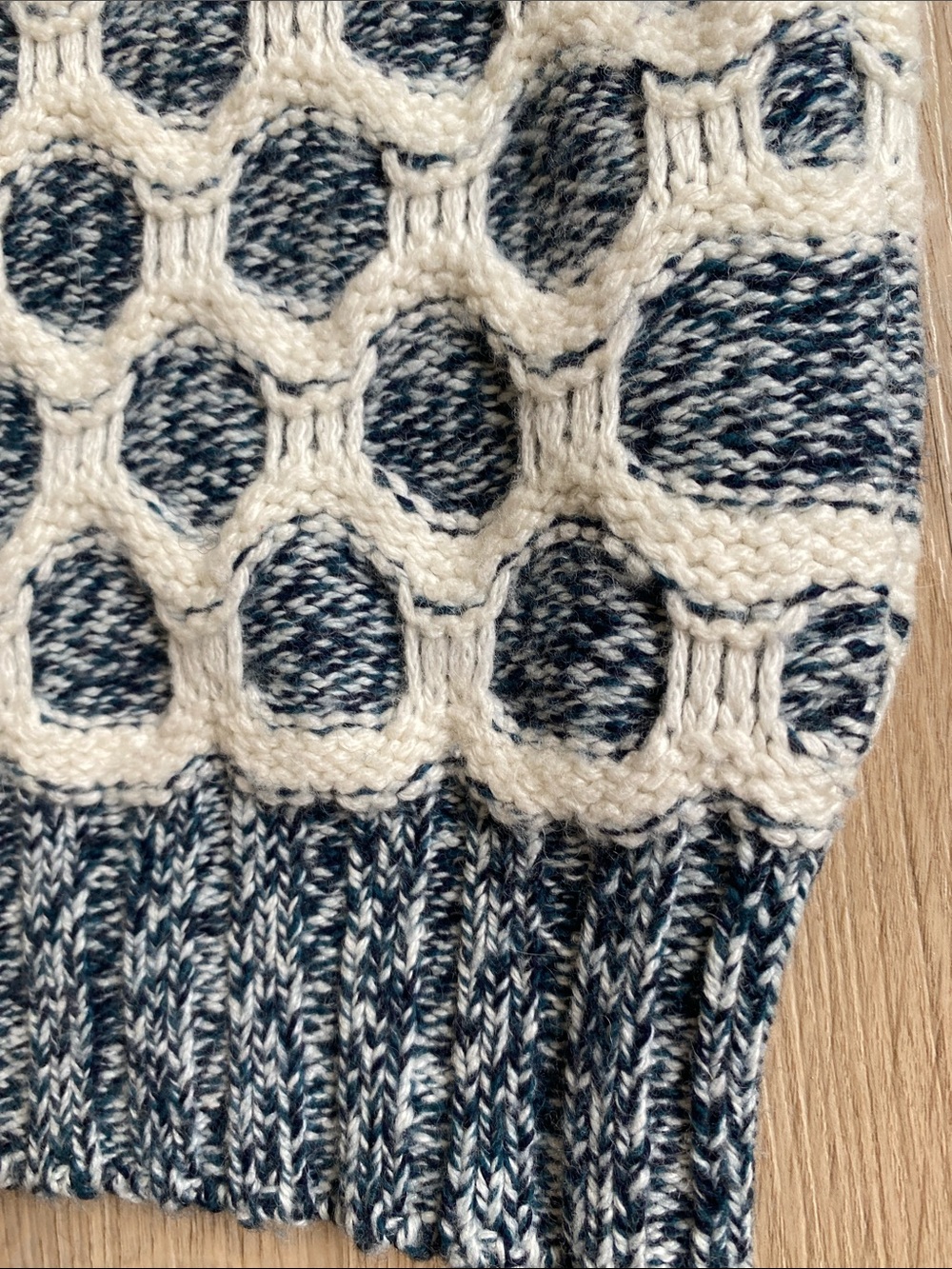 Club Monaco Honeycomb Knit Cropped Mock Neck Sweater Wool Alpaca Blue Ivory S - Picture 6 of 11
